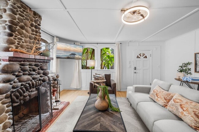 Building Photo - 344 Bonair St Unit BONAIR344 1/2