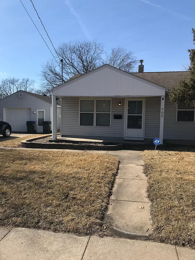 Adorable 2 Bed, 1 Bath home on big lot in ... - Adorable 2 Bed, 1 Bath home on big lot in ...