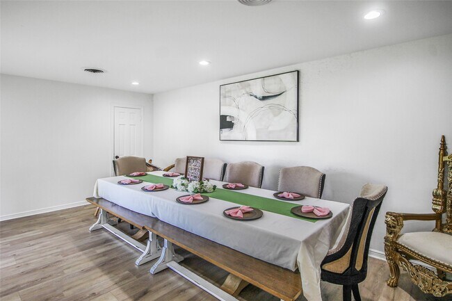 Photo - 536 Oak Dr