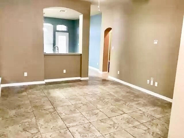 Large eat-in kitchen open to living area. Great for entertaining! - 203 Simi Dr