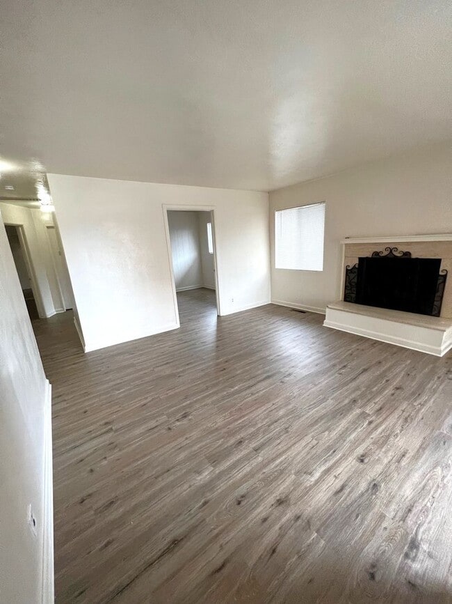 Photo - 450 St Lawrence Ave