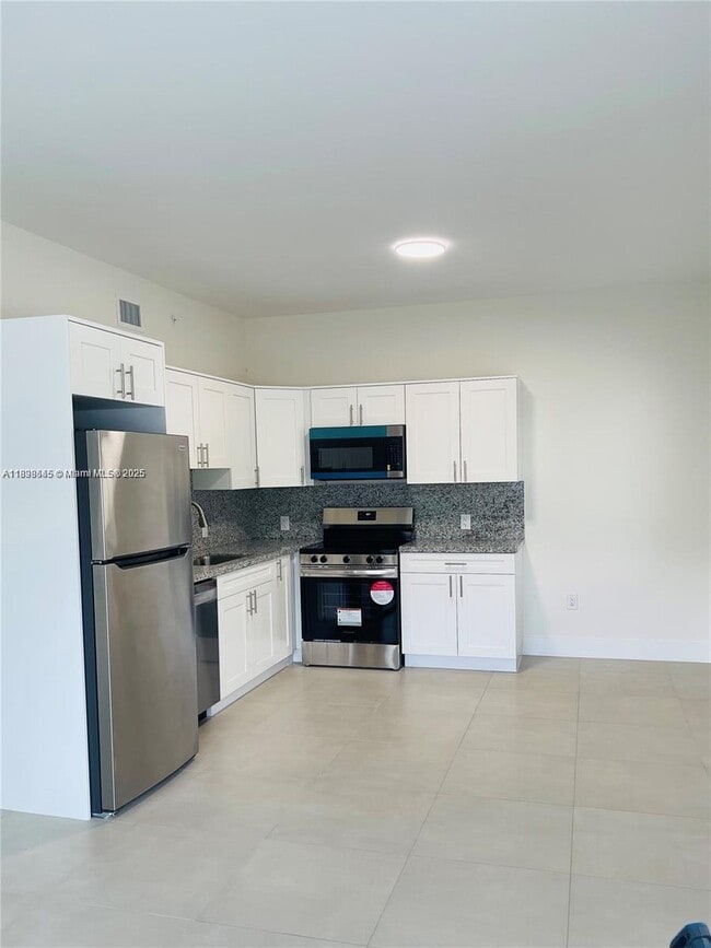 Photo - 310 E 7th St Unidad 202-204
