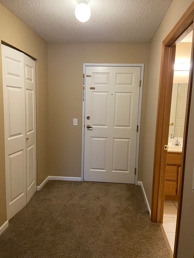 entrada - Hidden Cove Apartments
