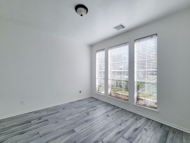 Photo - NICE 4 BEDROOM 2 BATH LEASE HOME WITH 2327 SF