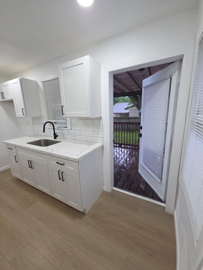 Building Photo - 509 N Rosedale Ave Rental