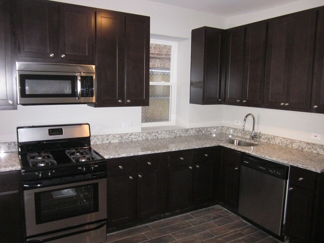 Photo - 2642 W HADDON AVE Unit Ground