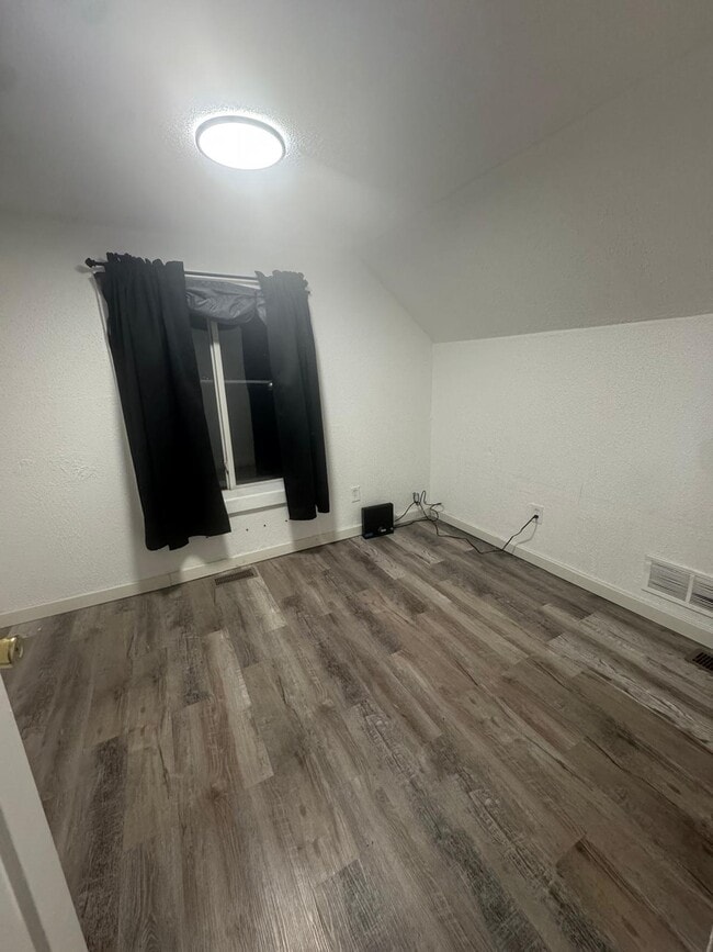 Photo - 455 Irwin Ave