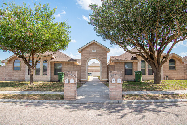 Building Photo - 1003 Cedarwood Dr Unit 3 Rental