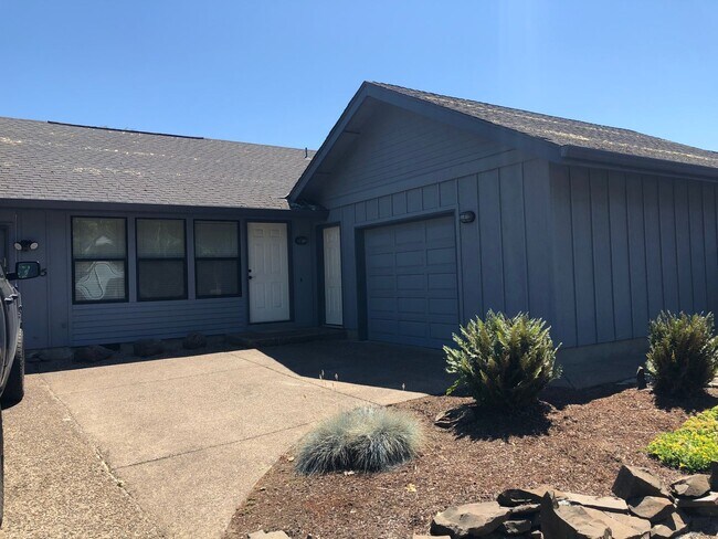 Photo - 2-bedroom 2-bathroom duplex with 2 garages in Eugene!