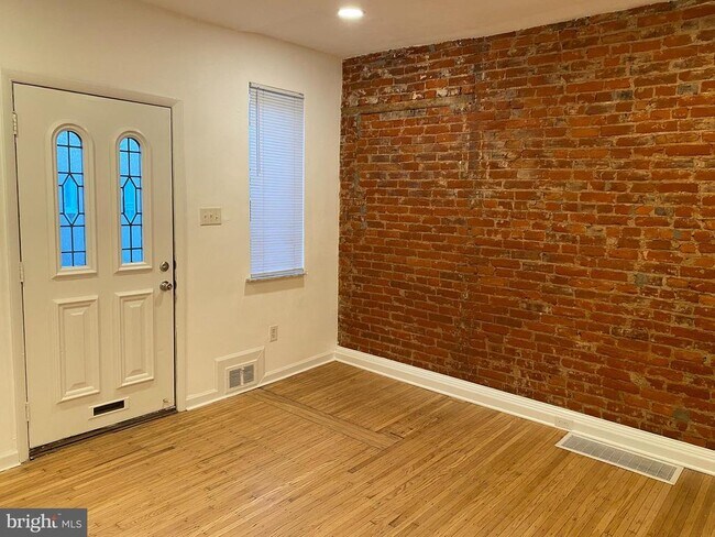 Photo - 1936 McClellan St