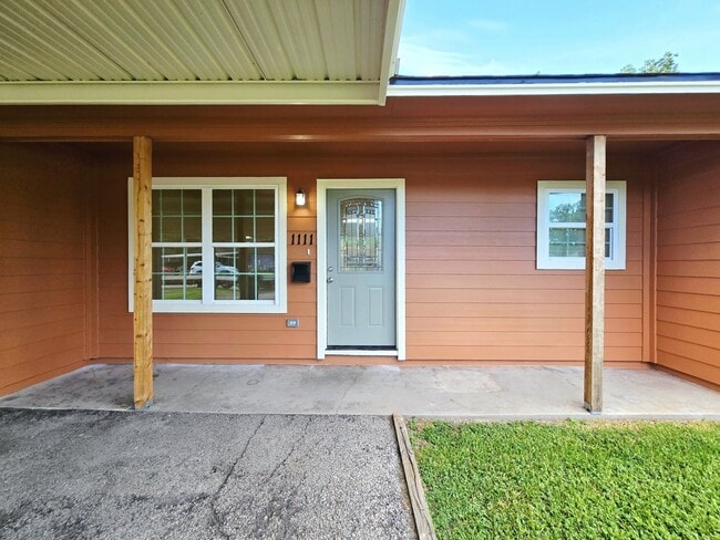 Photo - 1111 Belshire Rd