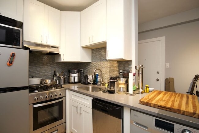 Building Photo - 535 W Belmont Ave Unit A06C Rental
