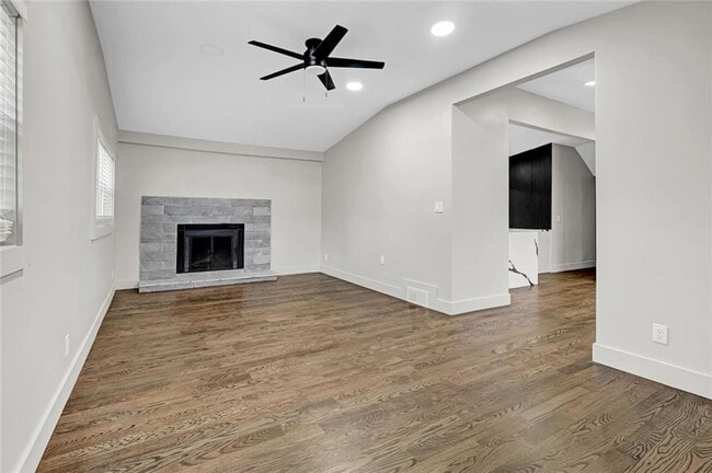 Photo - 1887 Shalimar Dr NE