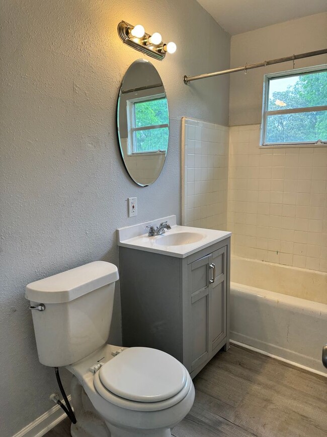 Photo - Spacious Open 3 Bedroom Home
