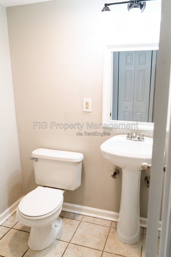 Photo - 139 Louella Dr