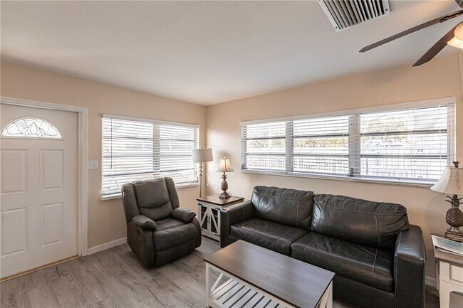 Photo - 6020 Midnight Pass Rd