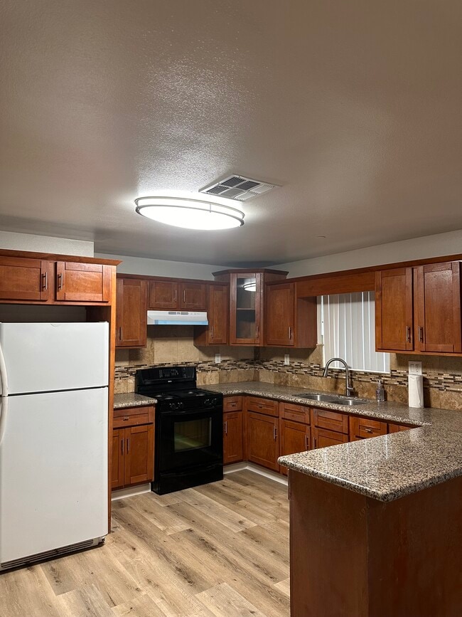 Photo - 843 W 76th St Unidad 843 W. 76th Street