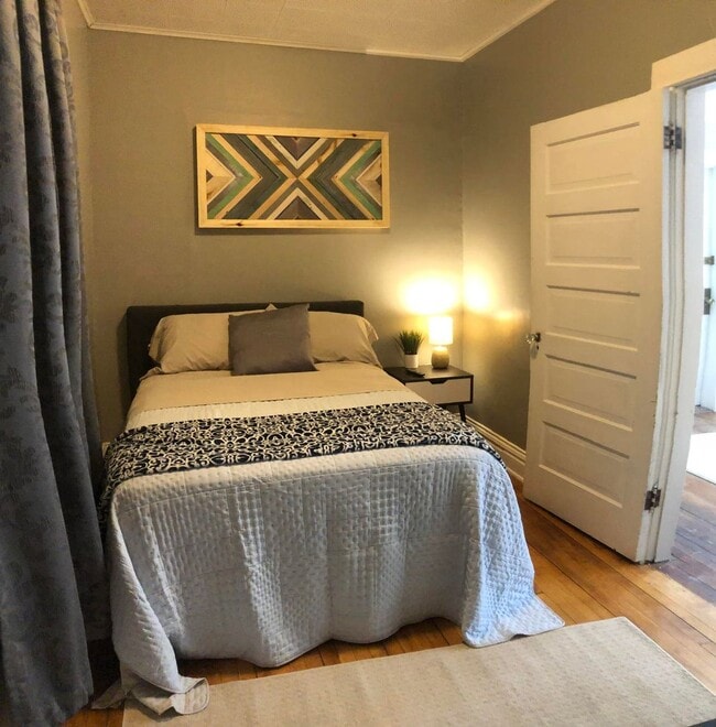 Photo - 2821 Wicklow St Unit 2821 Wicklow Street - Lower