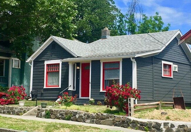 Building Photo - Charming Lower North Hill Home