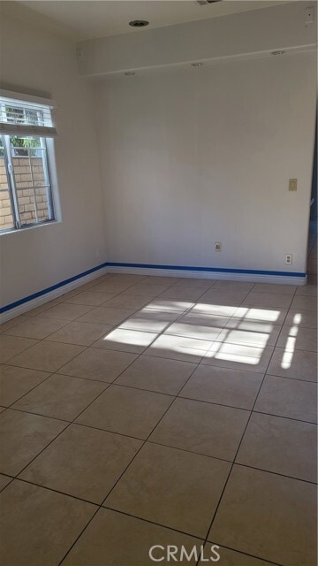 Photo - 319 Lampman Way