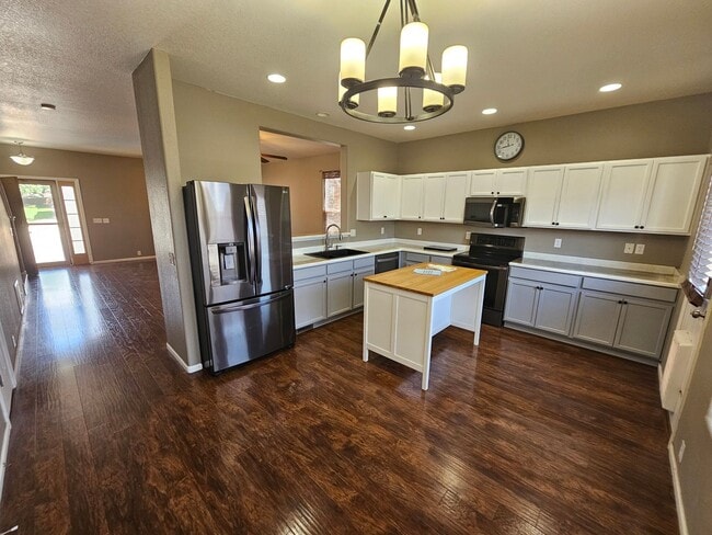 Photo - 3 Bed 3 Bath Townhome Minutes from Ft. Carson!!