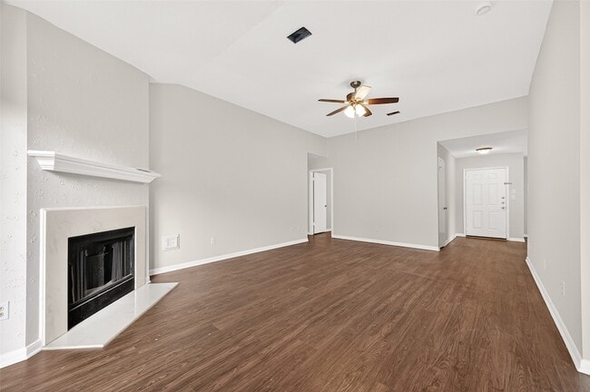 Photo - 28811 Stapleford St