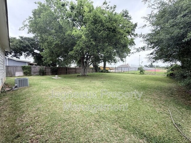 Photo - 807 Camelia St