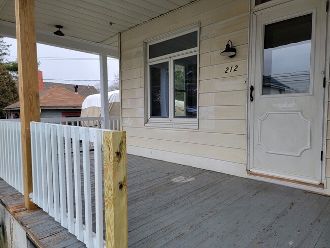 Photo - 212 W Main St