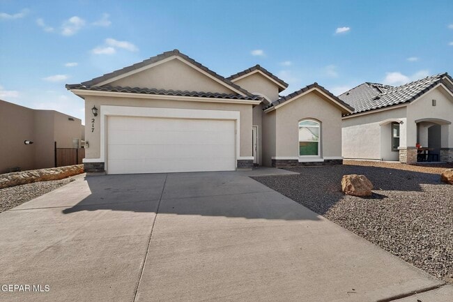 Photo - 217 Farnborough St