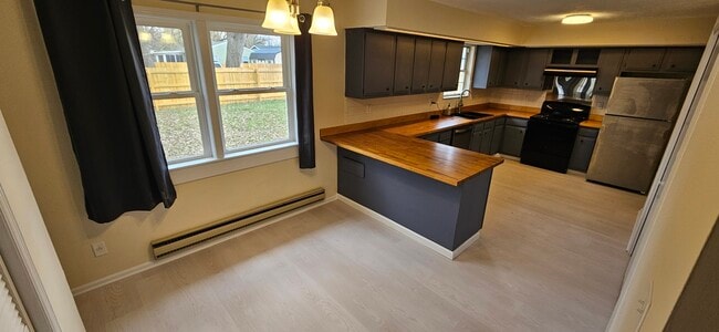 Building Photo - 578 Tyler St