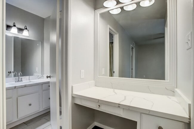 Photo - 353 N Post Oak Ln Unit 819