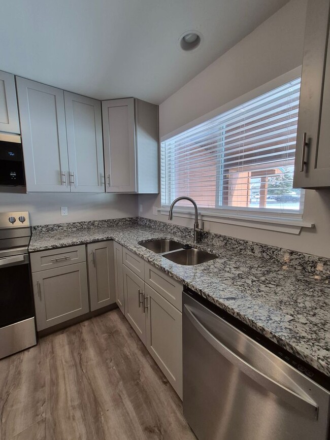 Photo - Beautiful Westwind #23