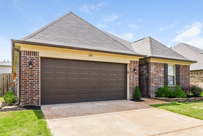Photo - 1075 Carib Loop W