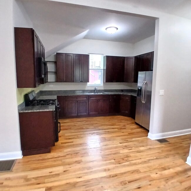 Photo - 3904 W Armitage Ave Unit 1F