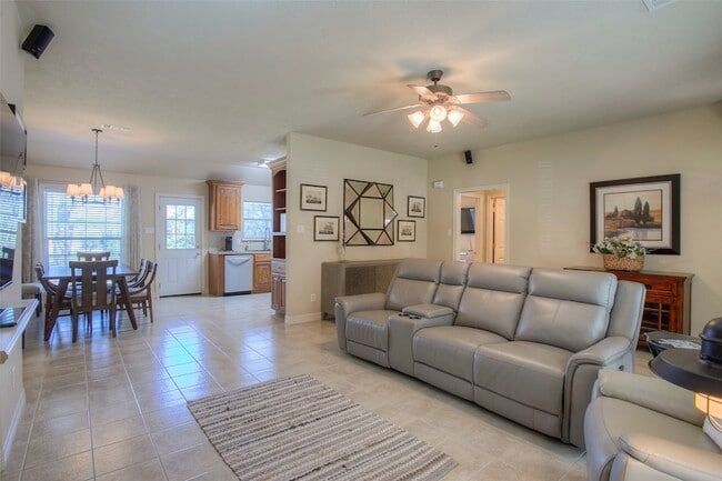 Photo - 824 Cherry Hills Dr