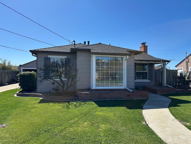 Spacious Two Bedroom Home In North Salinas - Spacious Two Bedroom Home In North Salinas