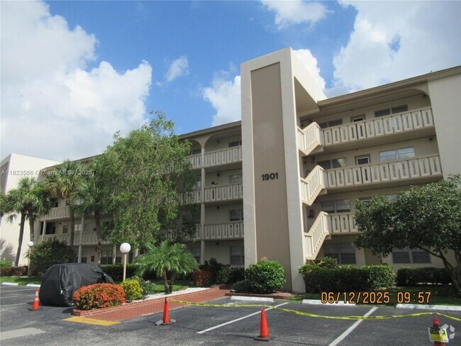 Building Photo - 1901 Bermuda Cir Unit F1 Rental