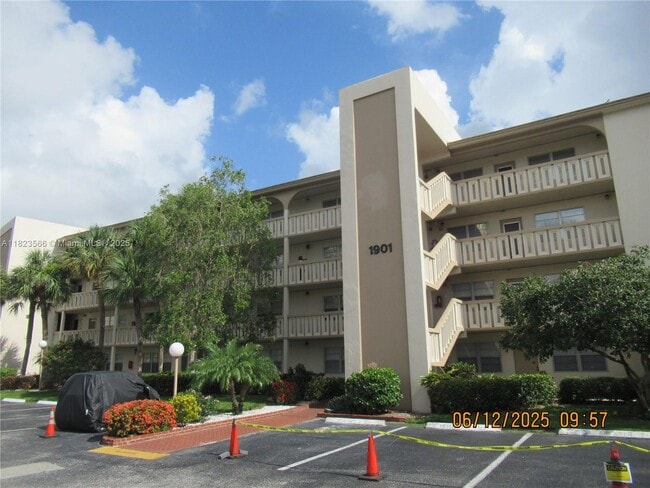 Building Photo - 1901 Bermuda Cir Unit F1 Rental