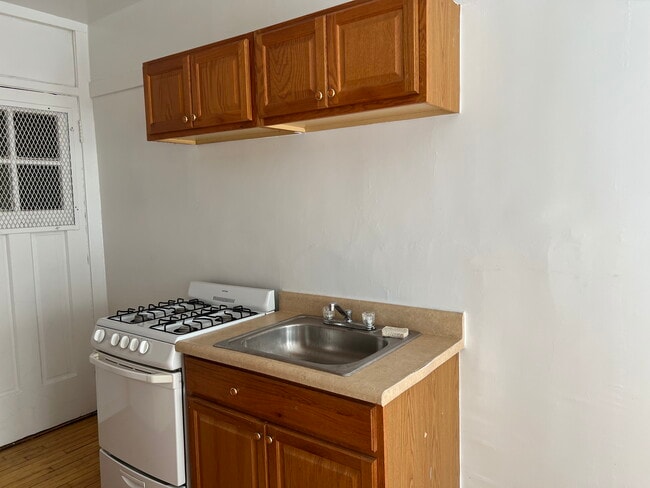 Photo - 6538 N Lakewood Ave Unit 6536-#3 Studio