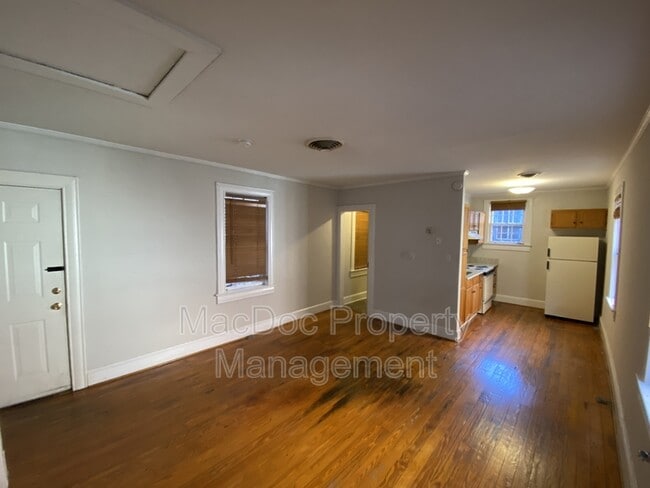 Building Photo - 806 Caroline St Rental