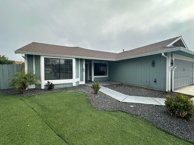 Building Photo - Four Bedroom