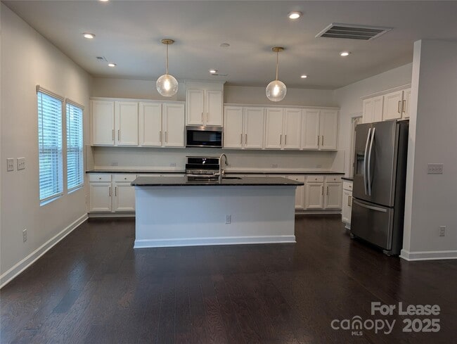 Photo - 5906 Fenway Dr House