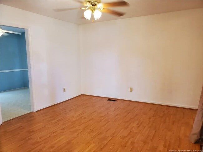 Photo - 3264 Glenmore Dr