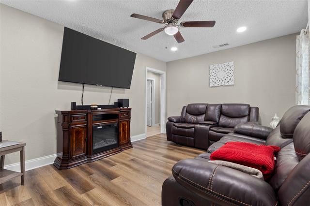 Photo - 3525 Kellis St