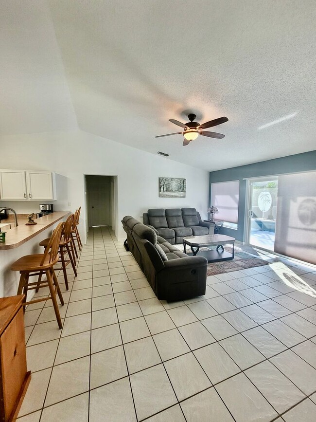 Photo - Fully furnished 3 bed 2 bath in beautiful Davenport