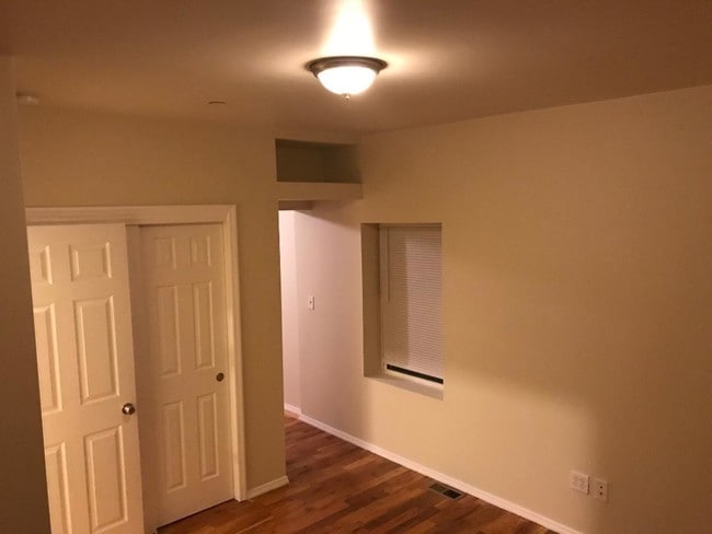 lots of closets - 14 Lower Henry St Unit 1