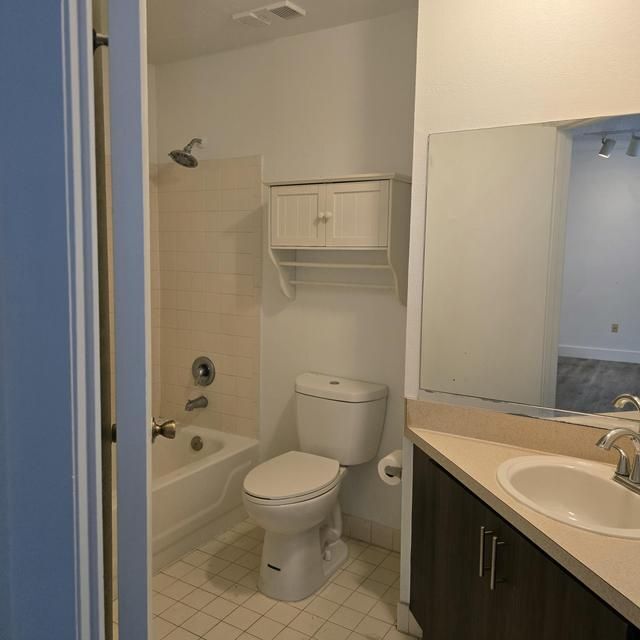 Photo - 2445 SW 18th Terrace Unidad 902