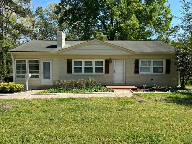 Building Photo - 121 Marshdale Ave SW