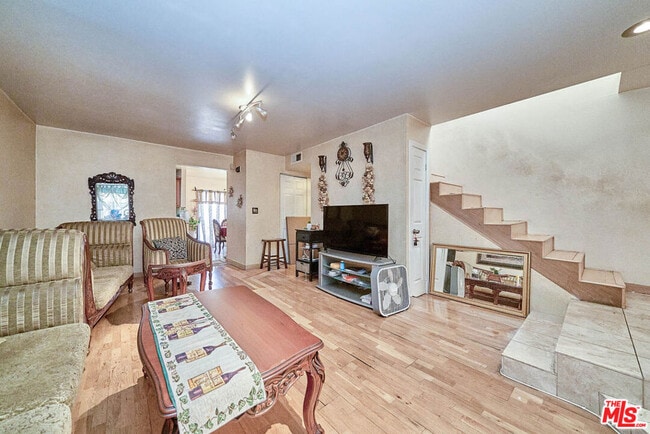 Photo - 219 N Isabel St