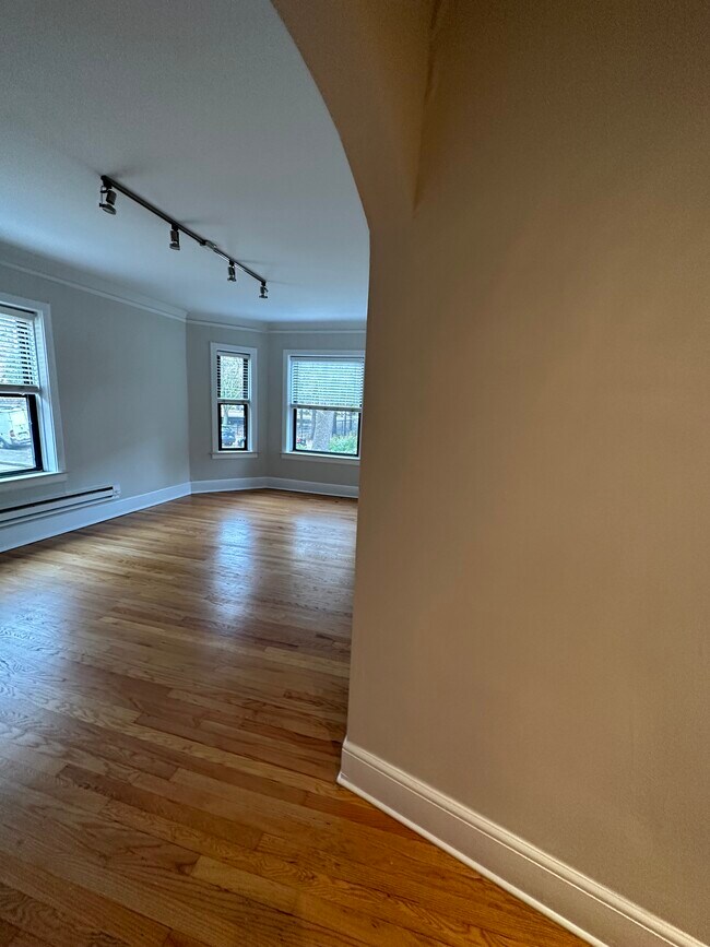 2331 N Rockwell St Unit 2BD
